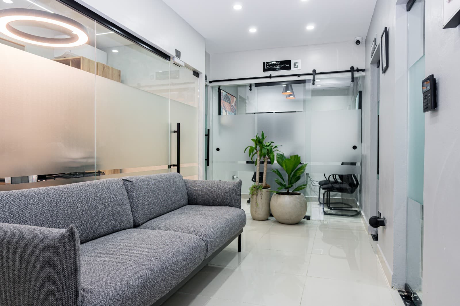 Área lounge y gerencia administrativa de Soluciones Escotto